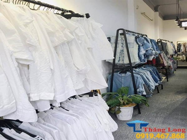 Gợi ý 10 mẫu kệ treo quần áo đẹp shop thời trang và gia đình